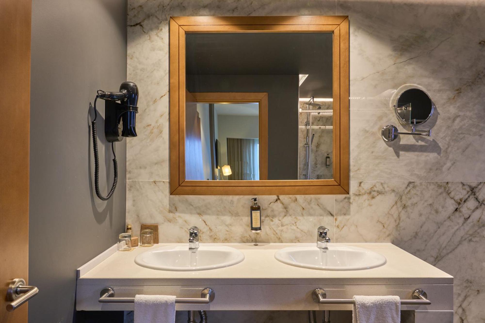 Hotel Versatile غوآردا المظهر الخارجي الصورة