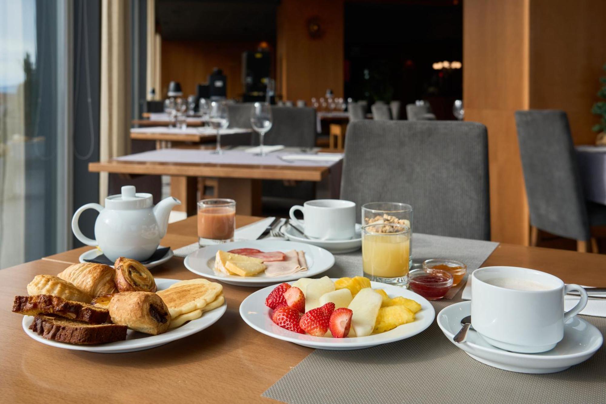 Hotel Versatile غوآردا المظهر الخارجي الصورة